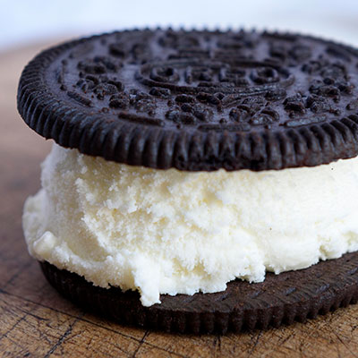 ice cream sandwich, vanilla ice cream sandwich, oreo ice cream sandwich, vanilla oreo ice cream sandwich